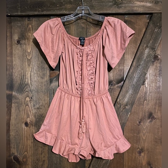Rue21 Pants - Juniors Rue 21 Peach Elastic Waist Short Sleeve Off The Shoulder Romper